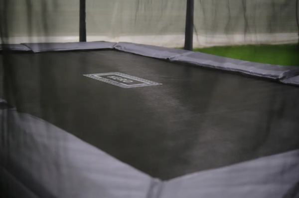 Батут Hasttings Hero 10x17FT