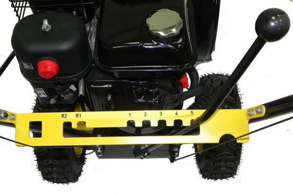 Бензиновый снегоуборщик Huter SGC 4800B